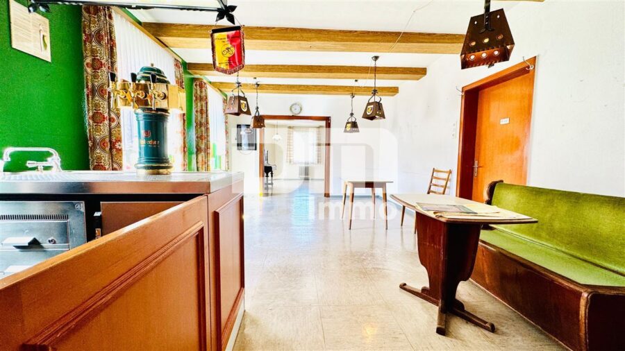 Großer Dreiseithof mit 2 bis 3 Wohneinheiten, 3 Nebengebäuden + großem Grundstück - EG Gebäudeteil 1 / ehemaliger Gastraum